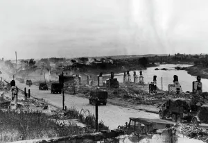 Dnieper: German column on the Dnieper, 1941
