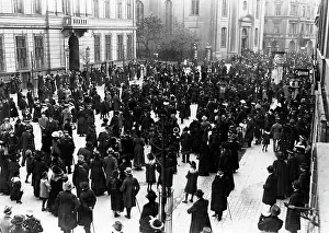 Gathers: The German Emperess birthday, 1916
