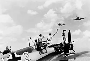 Frankreich: German fighter planes return to the military air base, 1940