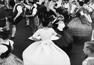 Tradional: GERMAN FOLK DANCING