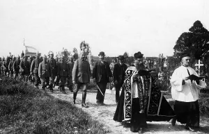 Pastor: German-French funeral procession, 1914