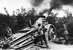 Noise: German gunners with 17cm naval gun, WW1