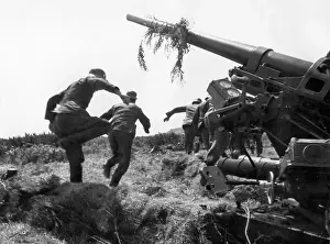 Safer: German gunners during an alarm, 1942