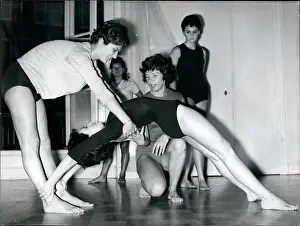 Supple: German gymnastic display for trainee French models, Paris