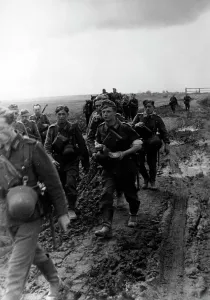 Cadvances: German infantry on the advance, 1942