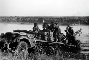 Lighter: German infantry on the advance at the Eastern Front, Jun