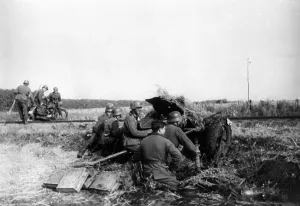 Motorcyclist: German infantry with anti-tank gun on the Eastern Front