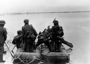 Bridgehead: German infantry crossing the Dnieper, 1941