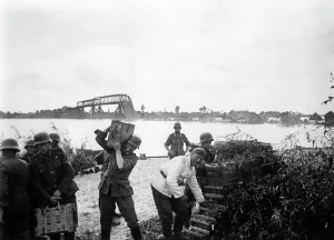 Transition: German infantry on the Dnieper, 1941