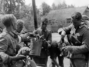 Fill: German infantry during a march break on the Eastern front