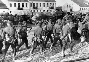 Maschinengewehr: German infantry marching on the Eastern Front, 1941