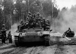 Motorcyclist: German infantry on a Panzer III on the Eastern Front, 1941