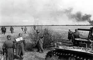 Shooter: German infantry and tanks during the attack on Kalinin, 1941