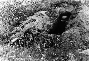 Dnieper: German infantryman in the foxhole on the Dnieper, 1941
