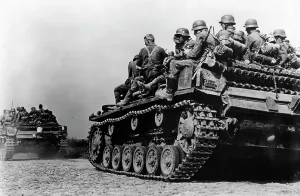 Sturmgeschuetz: German infantrymen at an assault gun on the Eastern Front