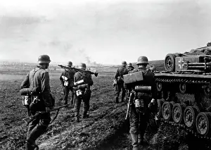 Seversky: German infantrymen with assault guns on the Eastern Front