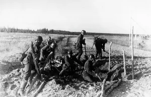 Foxhole: German Infantrymen entrench themselves on the Eastern Front