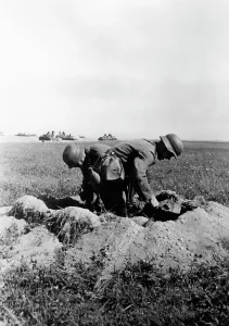 Foxhole: German infantrymen entrench themselves on the Eastern Front