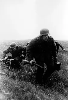 Crouching: German infantrymen at Mtsensk on the south Eastern Front