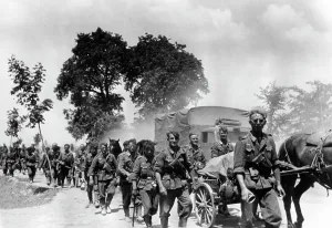 Gaining: German marching column on the Eastern Front, 1941