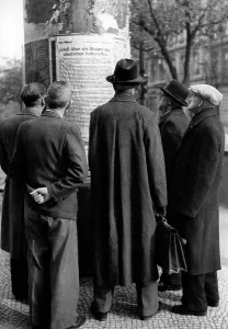 Decline: German men read the regulation on the formation of the