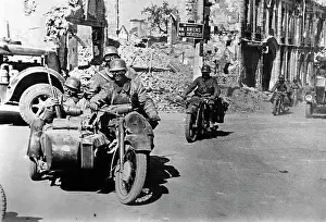Amiens: German motorcycle infantry during the advance through