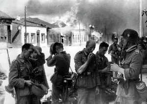 Swamps: German motorcycle troops in Vitebsk, 1941