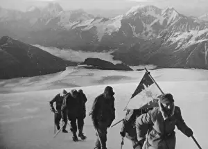 Hoist: German mountain troops during the ascent to Elburn, 1942