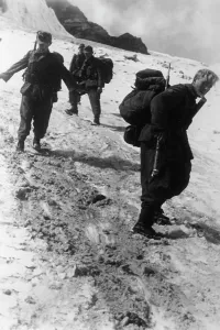 Operate: German mountain troops on Mount Elbrus, 1942
