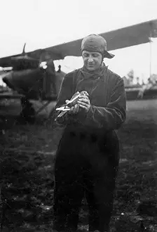 Doesn T: German observer with carrier pigeon, 1917