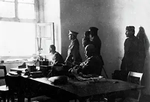Scissor: German officers observe a battle at the Eastern Front, 1916