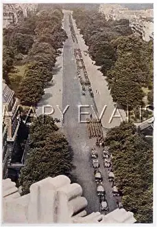 Triumphantly: GERMAN PARADE IN PARIS