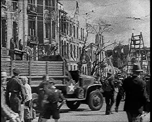 Marketeers: German Police Moving Through Streets and Rounding