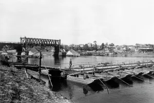 Dnieper: German pontoon bridge across the Dnieper River, 1941