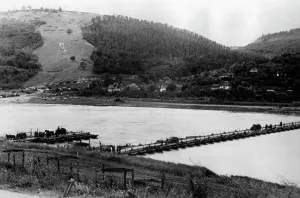 Dniester: German pontoon bridge over the Dniester, 1941 German