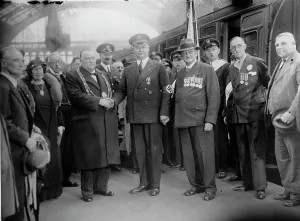 Salutations: Former German prisoners of war