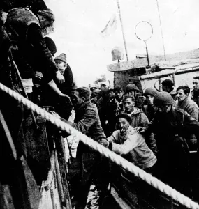 Pows: German prisoners of war upon their arrival in the UK, 1942