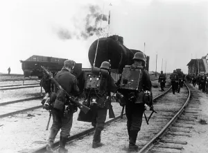 Establishes: German radio squad on the Eastern Front, 1941
