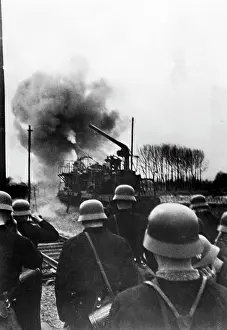 Schwere: A German railway gun opens fire, 1940
