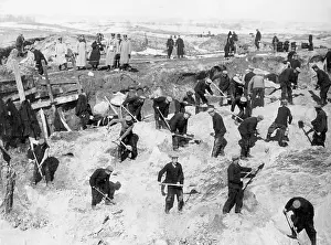 Reinforcement: German reinforcement troops build new fortifications, 1915