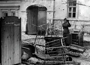 Warns: German roadblock in Kerch, 1944