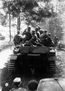 Front Line: German self-propelled gun with mounted infantry, 1941