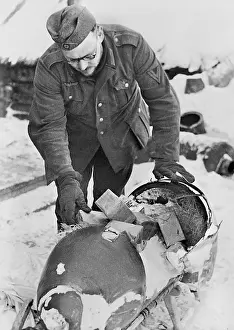 Contains: German soldier on a bomb supply, 1942