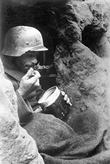 Rshew: German soldier in a ditch on the Eastern Front, 1942
