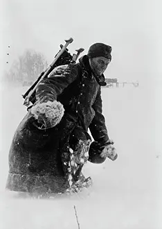Knee: German soldier on the Eastern Front, 1942