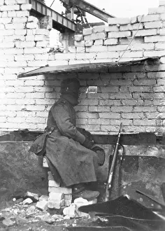 Peeks: German soldier in Stalingrad, 1942