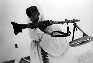 Mg34: A German soldier during the winter campaign on the Eastern F