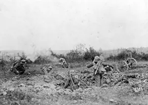 Canon: German soldiers during an attack of an enemy position, 1918