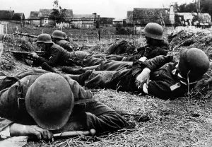 Drittes: German soldiers in battle - Eastern Front, 1941
