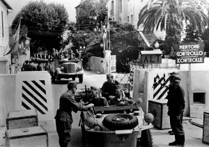 Occupy: German soldiers on the border at Menton, 1942